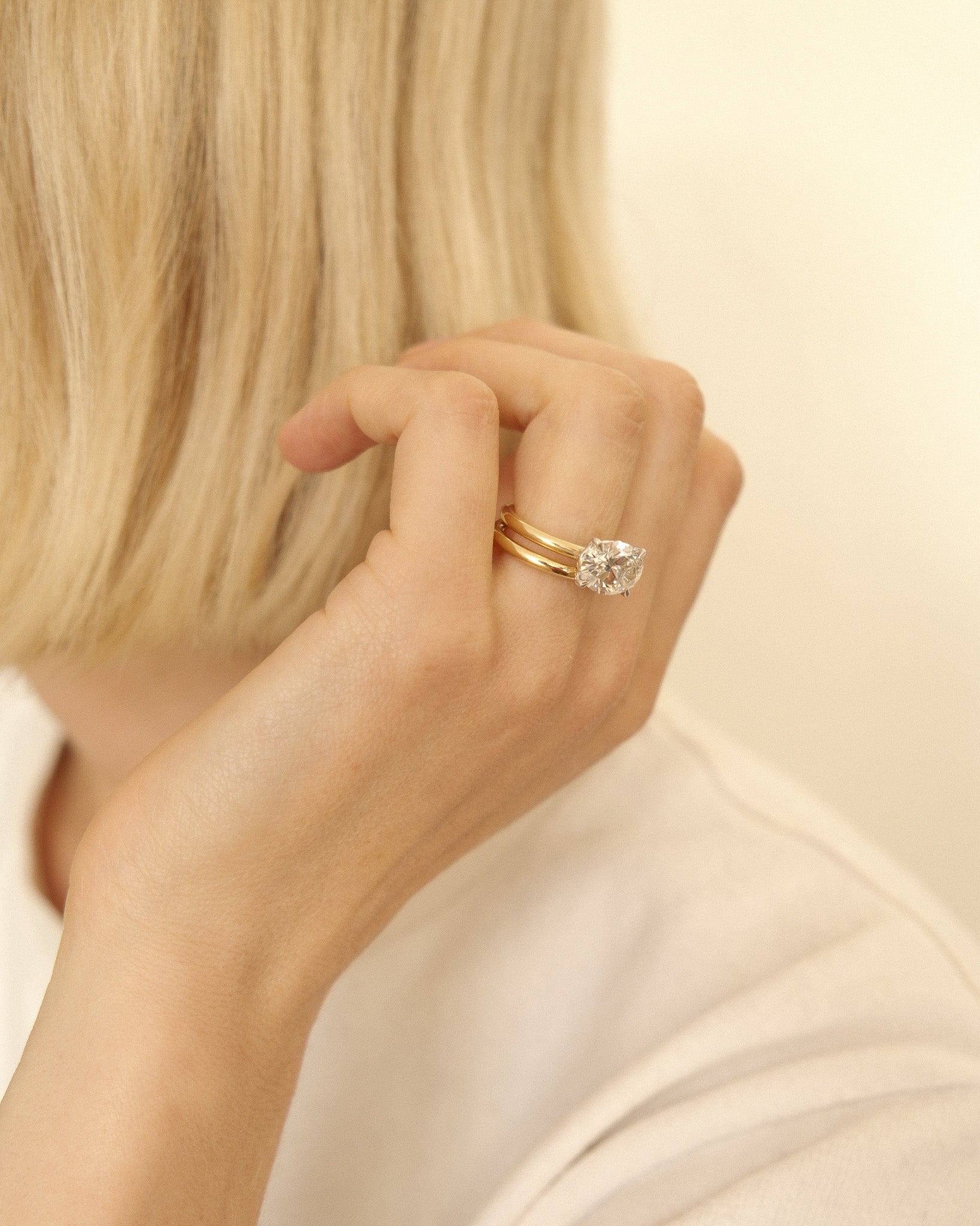 Delogo_solitair_ring_yellow_gold_4_carat_lab-grown_diamond