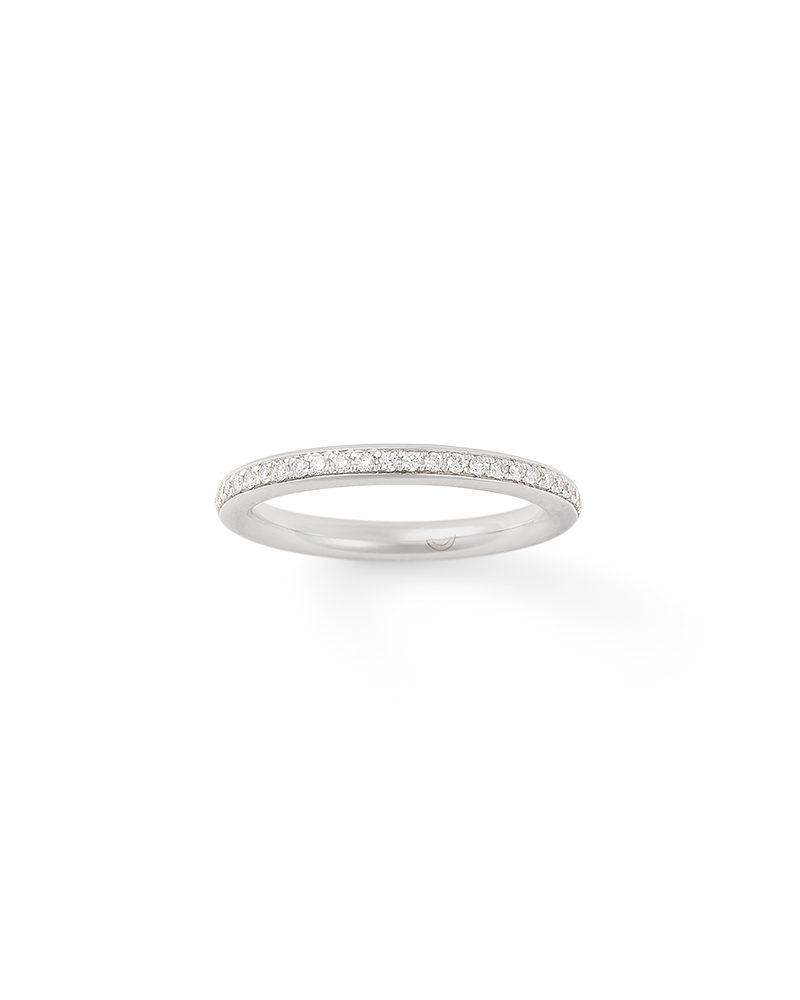 Eterneco_ring_white_gold_standing