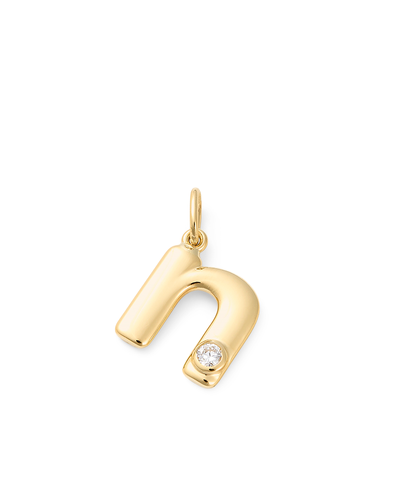Letero_pendant_yellow_gold