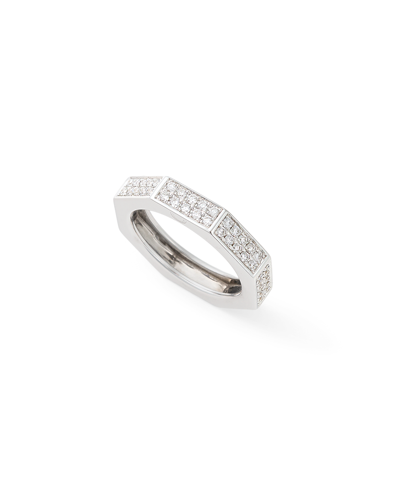 Oklatera_ring_bold_white_gold_standing