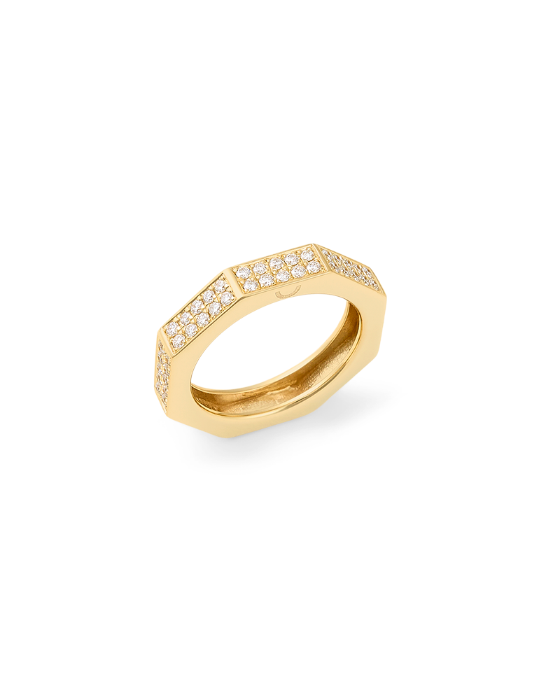 Oklatera_ring_bold_yellow_gold_standing