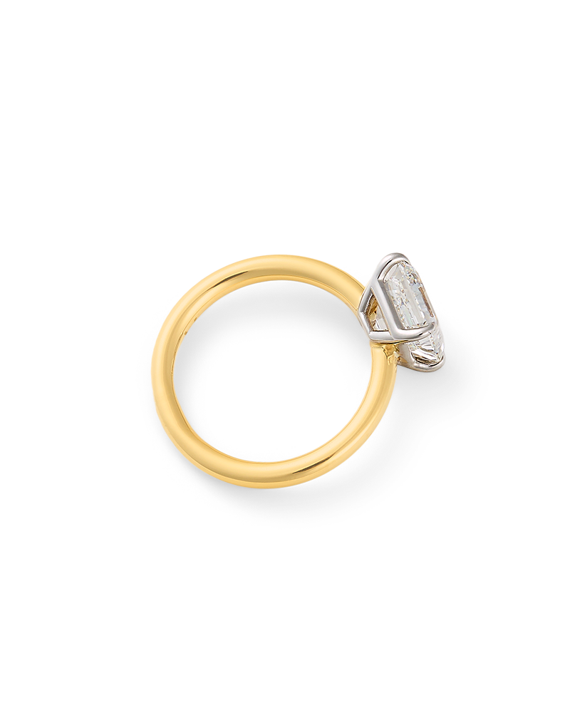 Pasio_ring_yellow_gold_lying