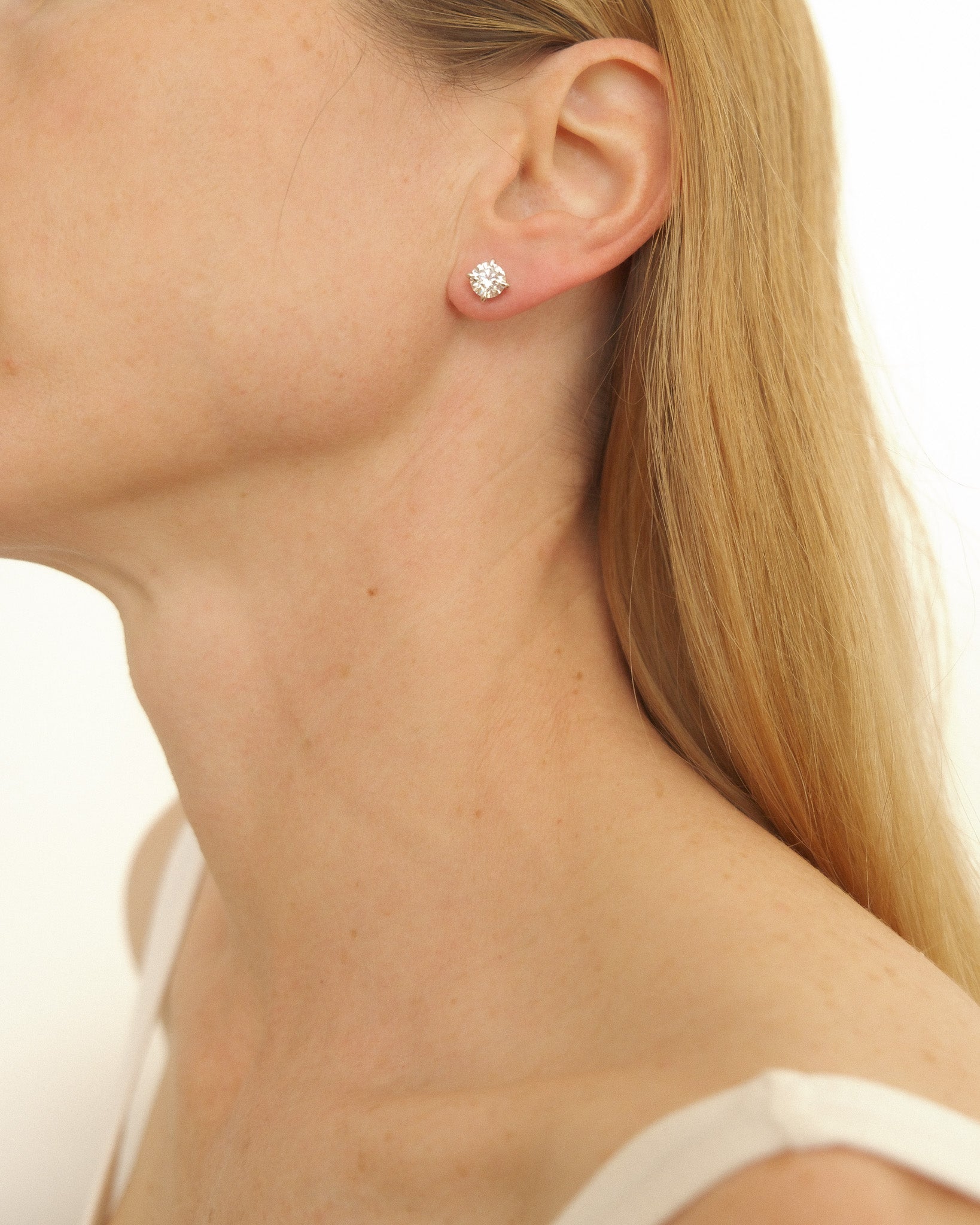 Simpleco_earring_brilliant_cut_stud_white_gold