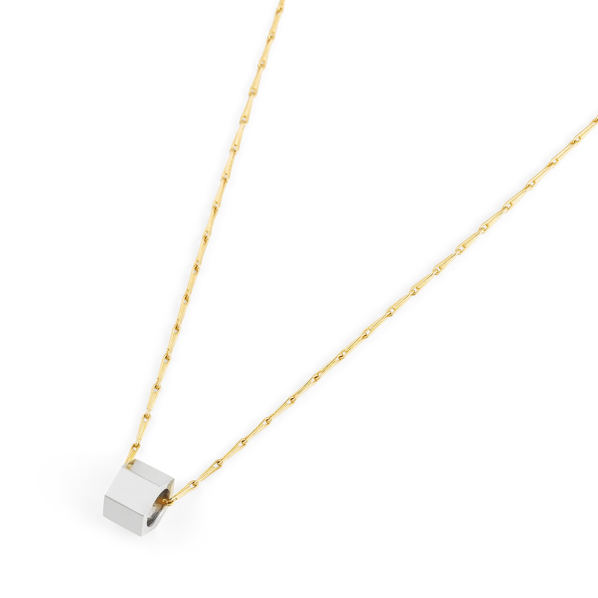 Close-up of the Bolto white gold octagon pendant on a yellow gold Spiko chain - Daure collection