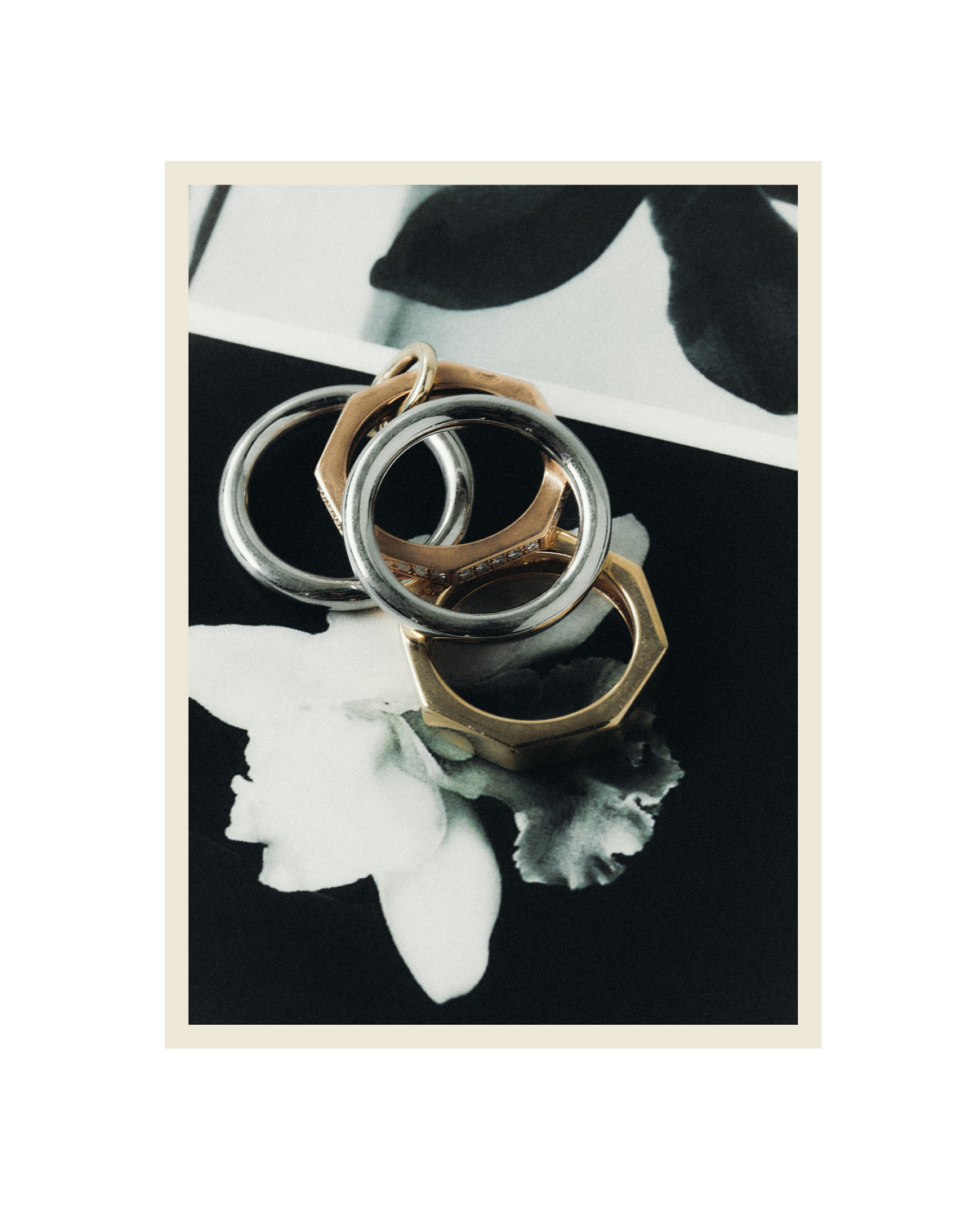 Ligo ring linking a rose gold octagonal Oklatero and white gold Alianco Bold bands, with a yellow gold Oklatero, on orchid prints - daŭre collection