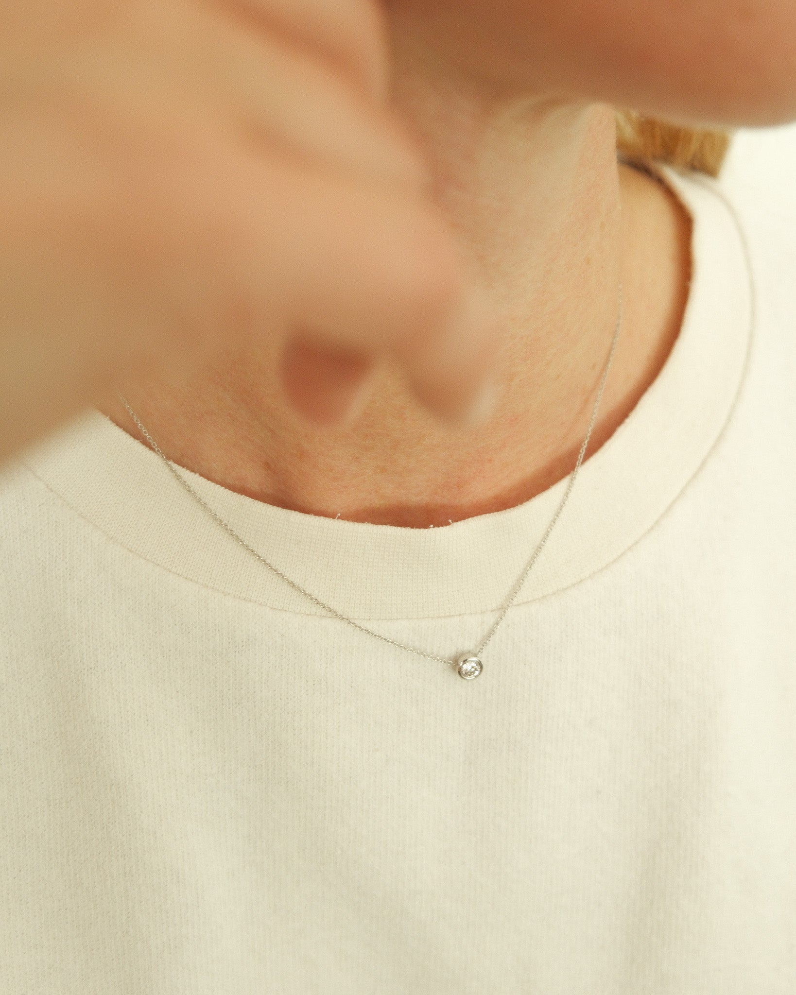 Kiso_necklace_0_25_carat_lab-grown_diamond_white_gold