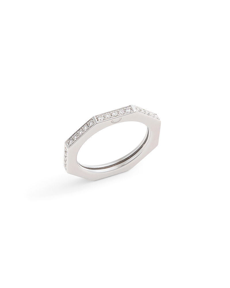 Oklatera_ring_slim_white_gold_standing