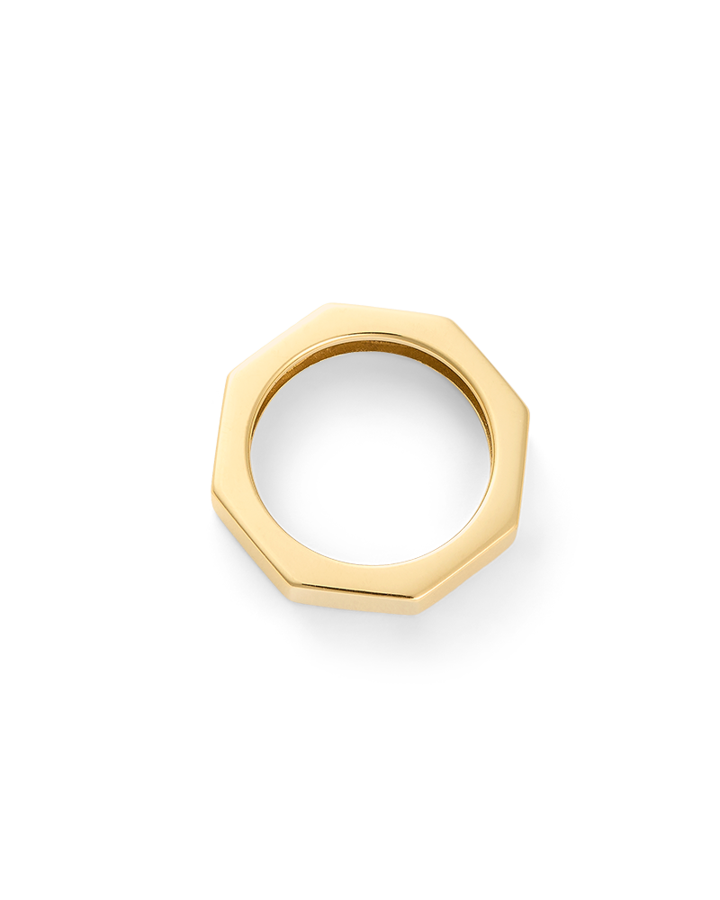 Oklatero_ring_bold_yellow_gold_lying