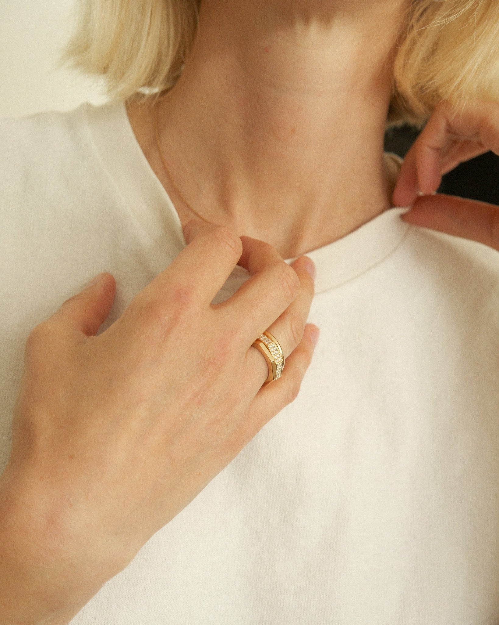 Oklatero_ring_yellow_gold_Oklatera_bold_yellow_gold_alianco_yellow_gold_worn