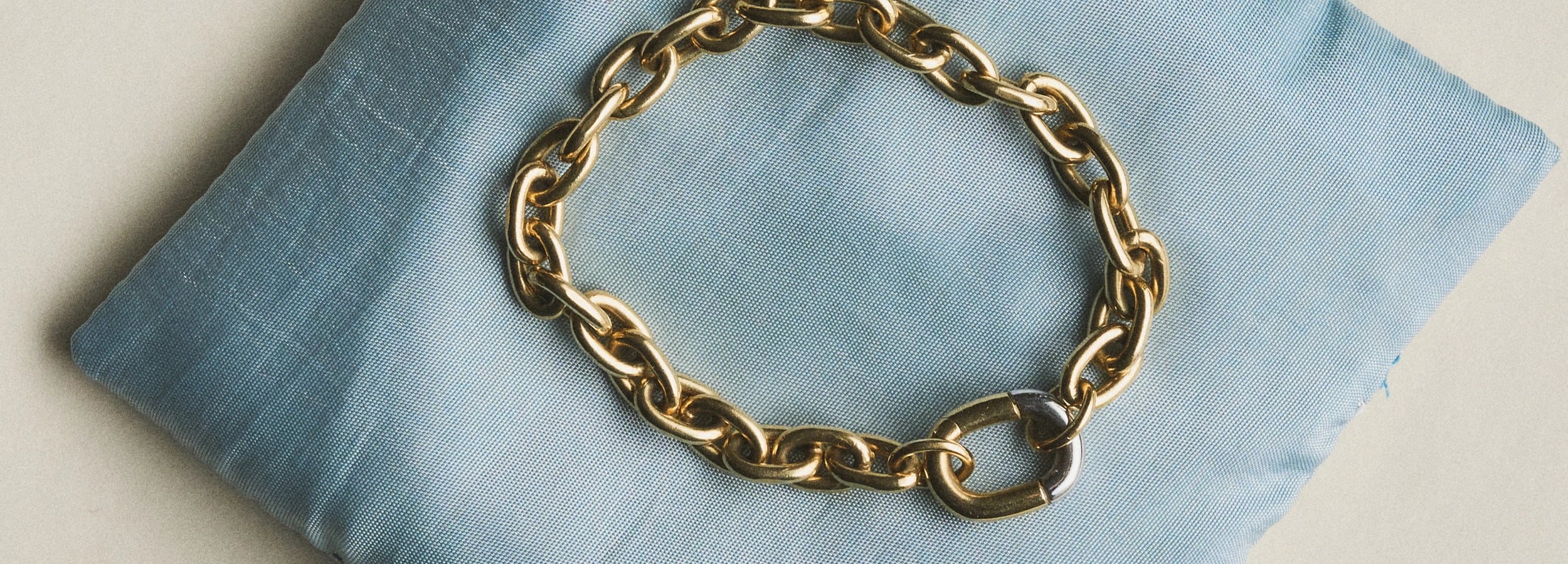 Women's chunky yellow gold chain bracelet with toggle clasp - Daure collection 2026