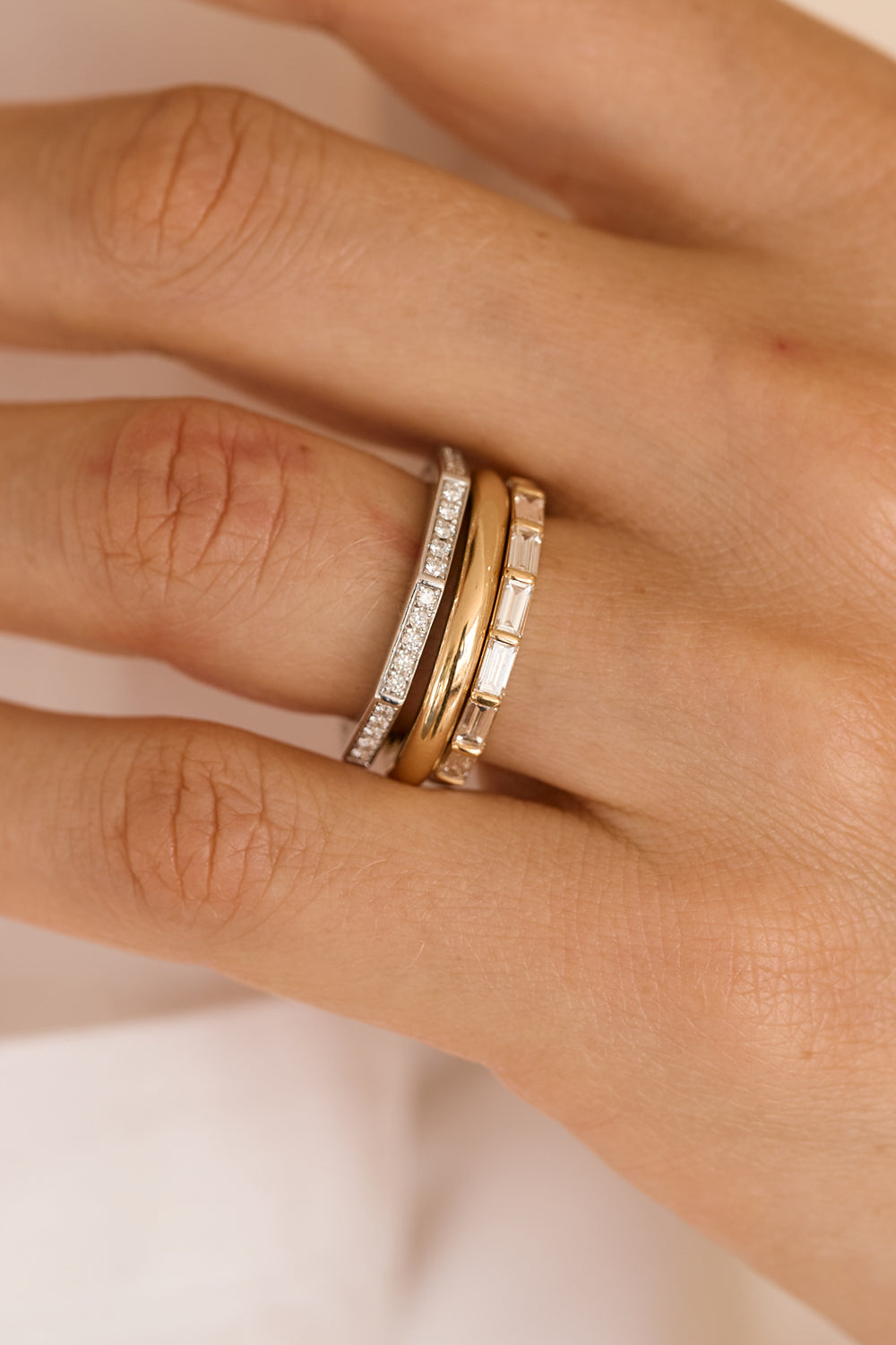 daure-alianco-bold-ring-18k-recycled-gold-lab-grown-diamond-on-hand