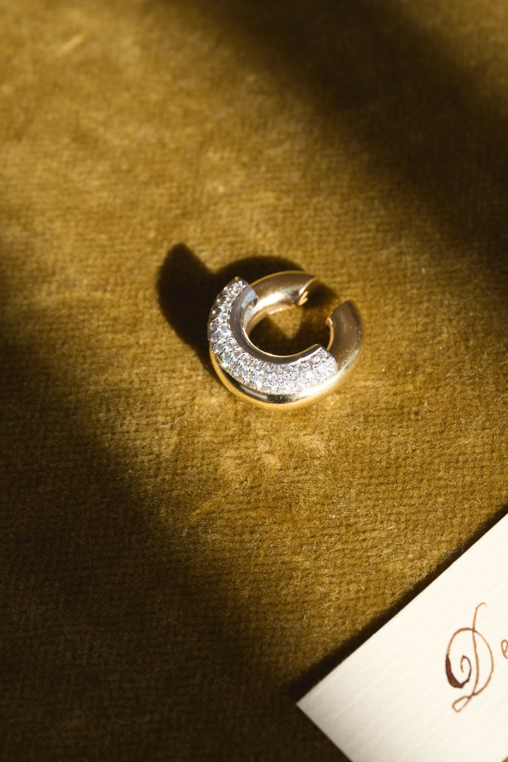 daure-linio-bold-earcuff-_bold_-_18k-recycled-gold-lab-grown-diamond