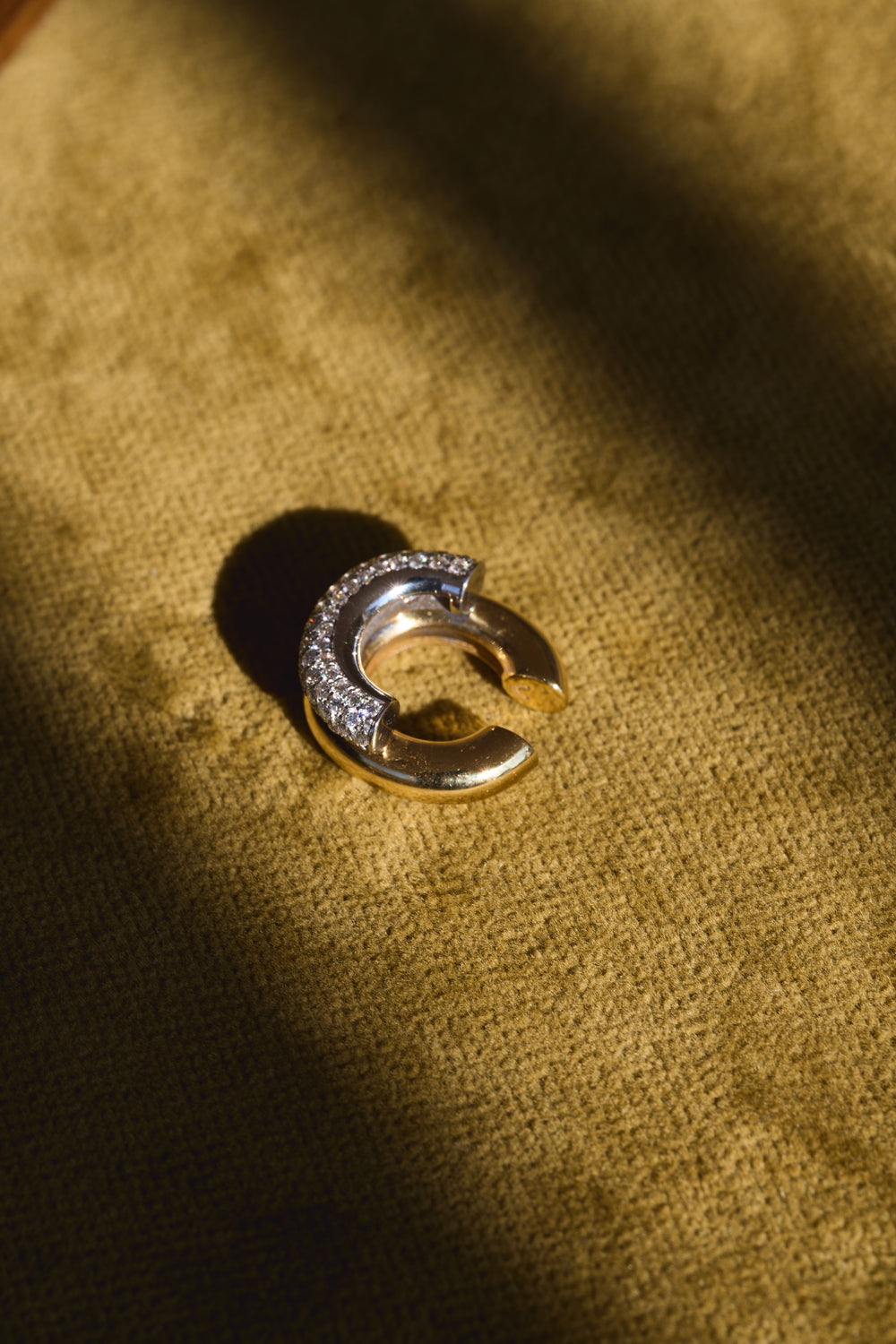daure-linio-bold-earcuff-bold-18k-recycled-gold-lab-grown-diamond-on_set