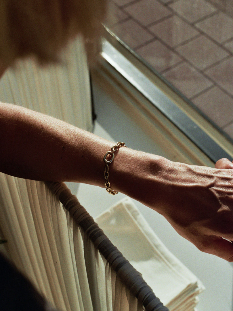Ĉeno bracelet