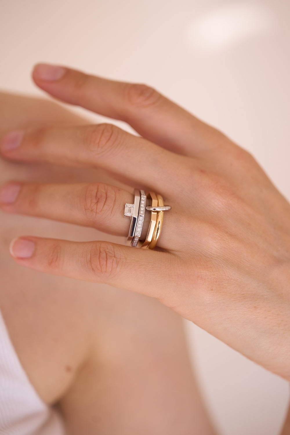 daure-linio-bold-rings-collection-gold-18k-recycled-gold-lab-grown-diamond-on-hand