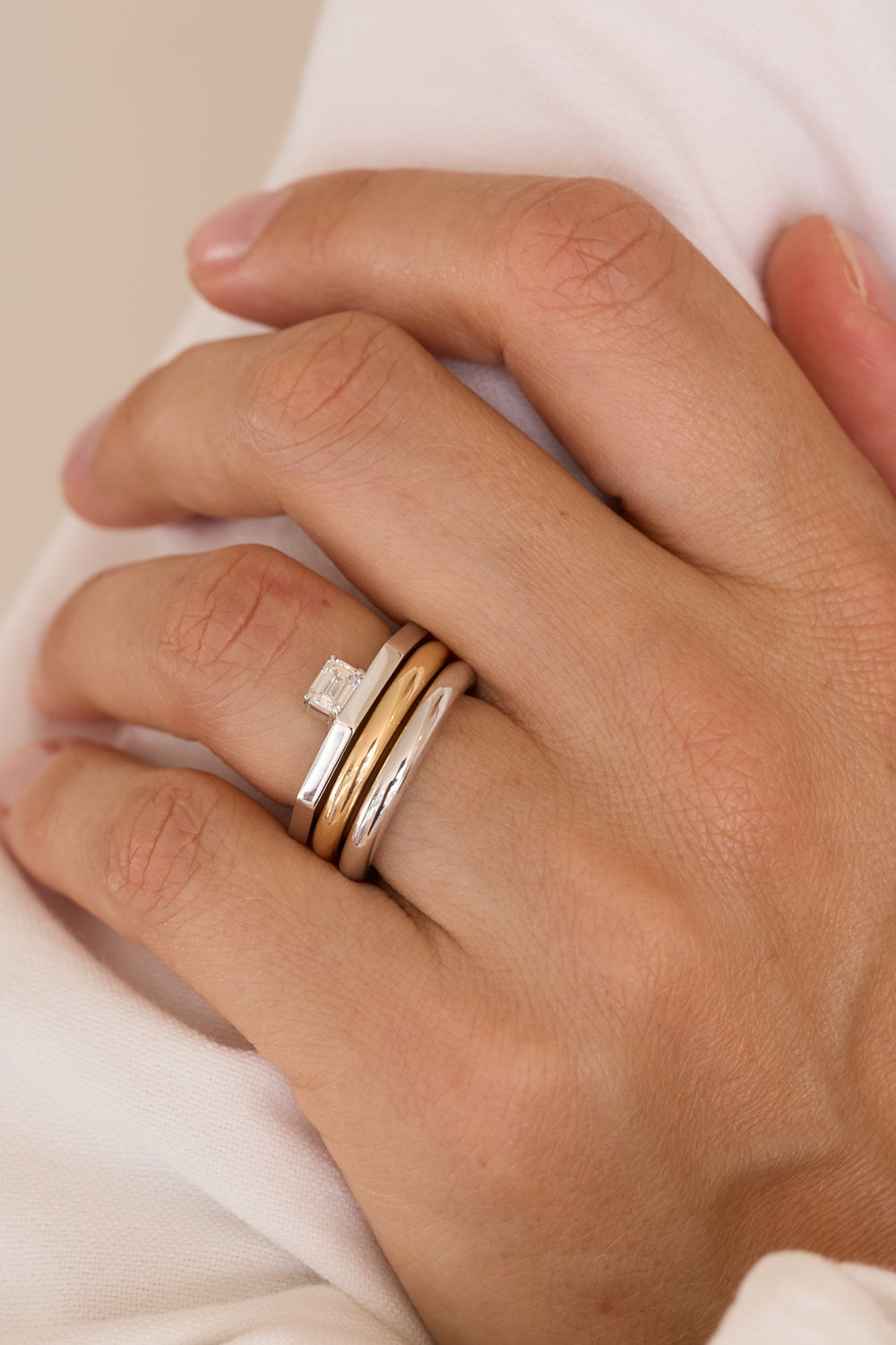 daure-oklateri-ring-18k-recycled-gold-lab-grown-diamond-on-hand