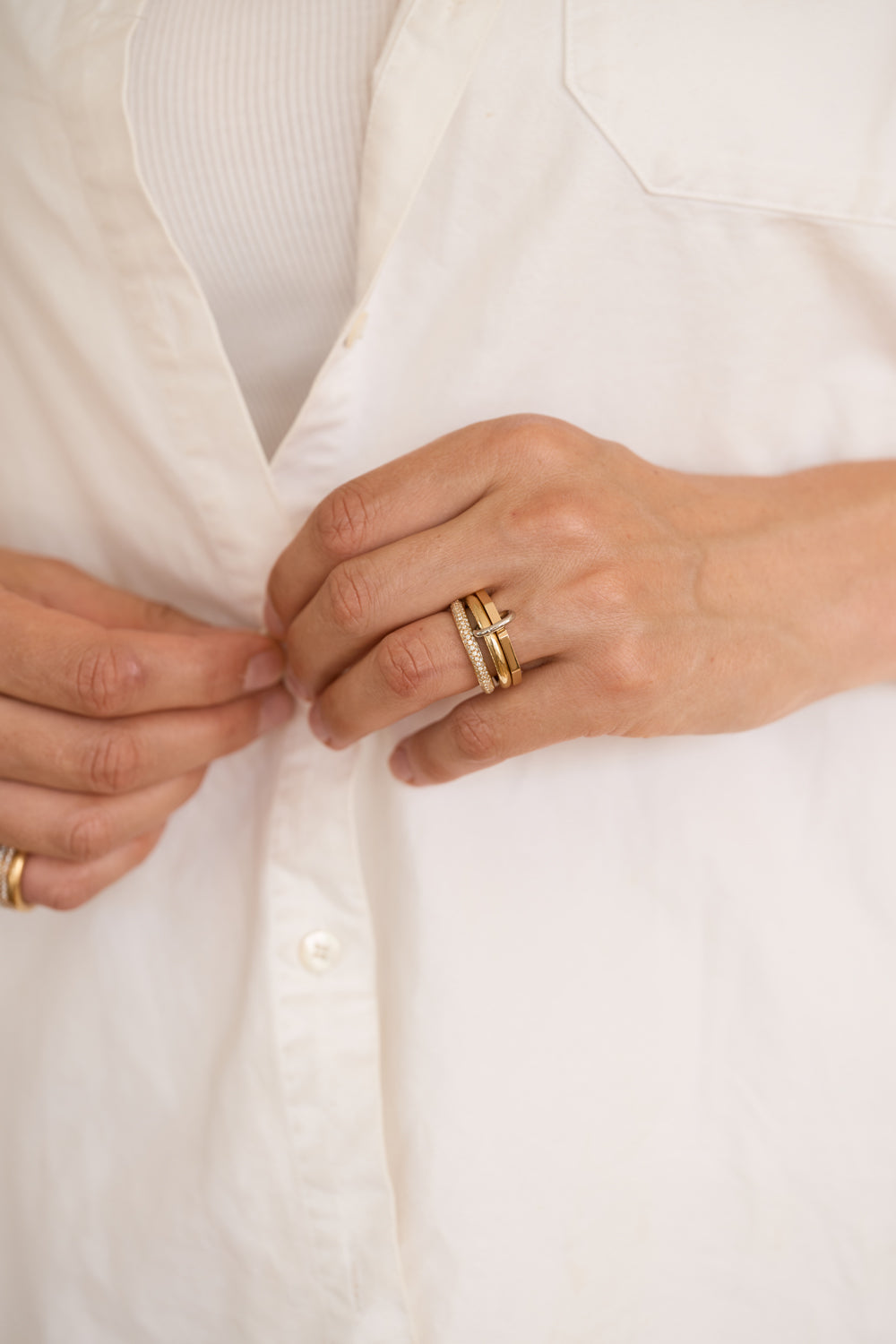 daure-pave-ring-18k-recycled-gold-lab-grown-diamond-on-hand