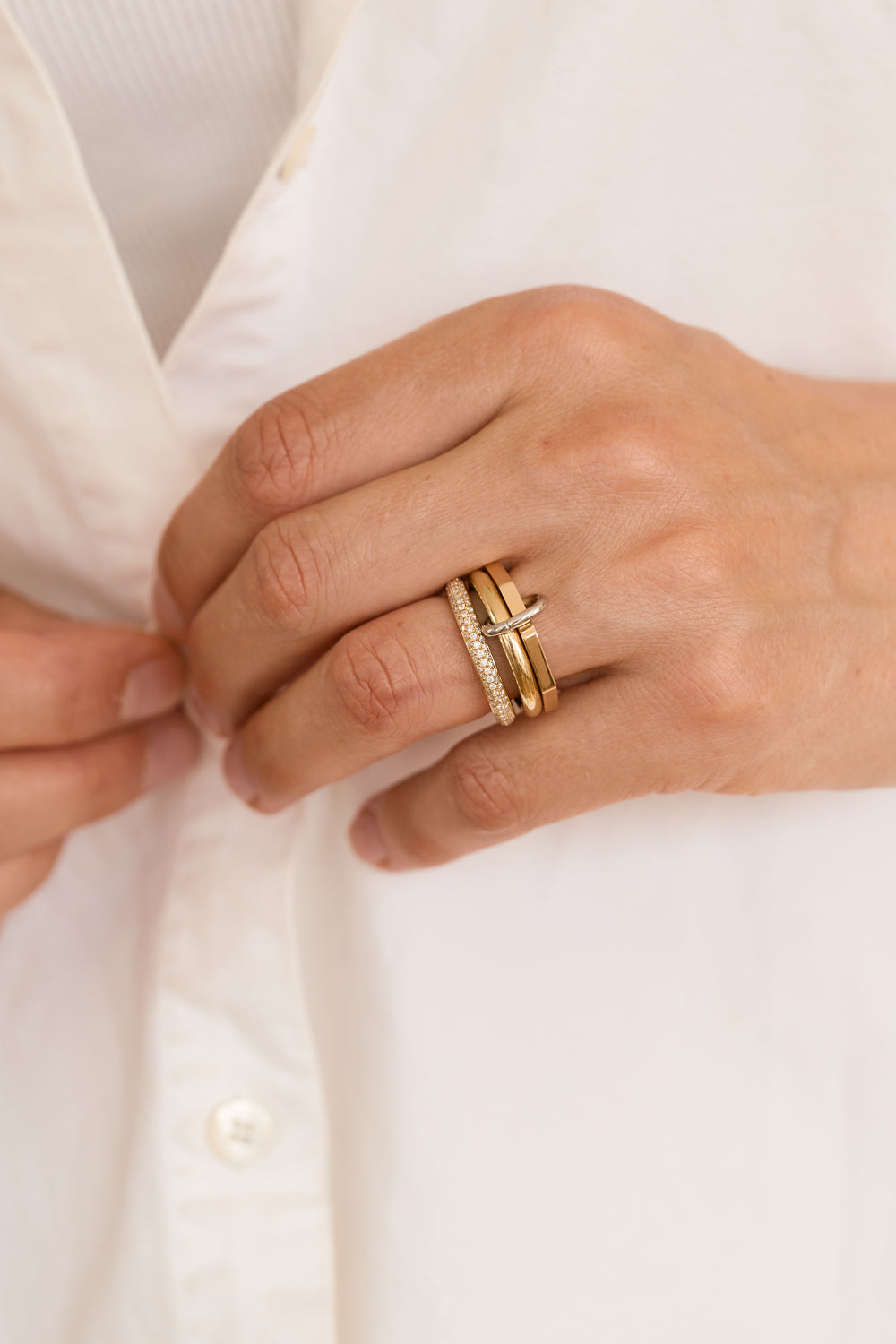 miro-ligo-stacking-ring-18k-recycled-gold-lab-grown-diamond-on-hand