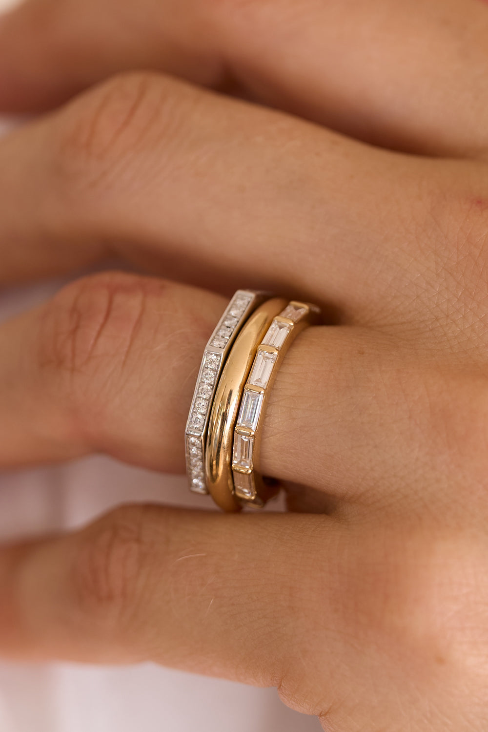 sika-ring-18k-recycled-gold-lab-grown-diamond-on-hand